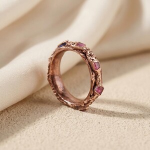 Anello a fascia con rubino \ Anello eternity con pietre multiple \ Gioielli impilabili a forma di infinito \ Regalo per lei
