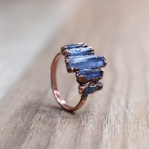 Bague électroformée avec pierres précieuses en cyanite naturelle \ bague empilable \ bague tendance \ bague de mariage \ bague avec pierre de naissance \ bagues pour femme \ bague bohème