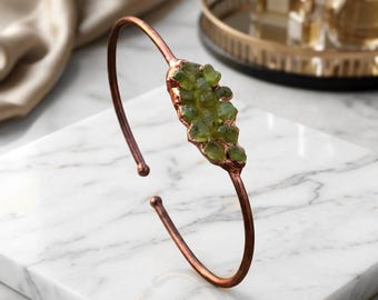 Bracelete de Peridoto Artesanal \ Pulseira de Peridoto \ Joia com Pedra Preciosa de Peridoto \ Bracelete Aberto \ Presente para Ela