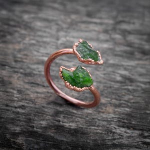 Natural Rough Emerald Ring \ Birthstone ring \ Gemstone jewelry \ Raw Emerald jewelry \ Raw Emerald Ring \ Minimalist Ring \ Bohemian Ring