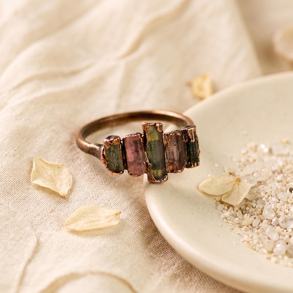 Anillo de turmalina multicolor en bruto - Anillo de piedras preciosas - Anillo electroformado - Joyería apilable hecha a mano - Anillos para mujer