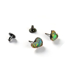 Natural Fire Opal Gemstone Stud Oorbellen Messing Oorbellen Push Back Stud Minimale oorbellen Opal Stud Geschenken voor haar Verjaardagscadeau afbeelding 5