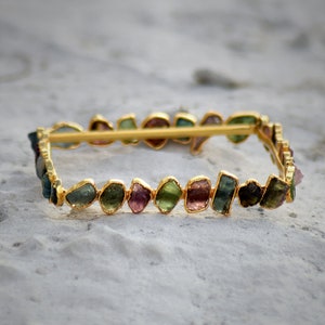 Multi Turmalin Rohstein Armreif > Edelstein Armband > Handgemachter Armreif > Messing Armreif > Liebesarmband > Viereckiger Armreif > Boho Armreif