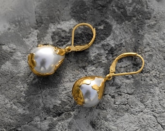 Freshwater Pearl Gemstone Earrings \ Designer Earrings \ Drop Dangle Earrings \ Minimal Jewelry \ Lever Back Earrings \ Bohemian Earrings