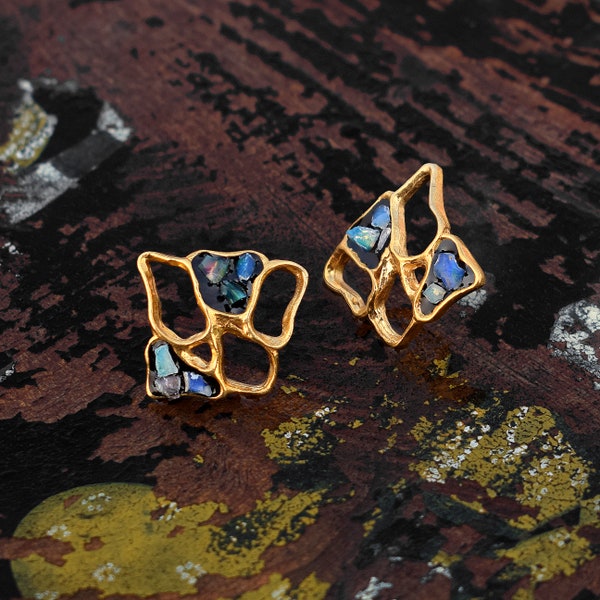 Natural Raw Fire Opal Pieces Stud Earrings \ Gemstone Earrings \ Vintage Stud \ Multi Stone Earrings \ Resin Stud Earrings \ Flower Earrings