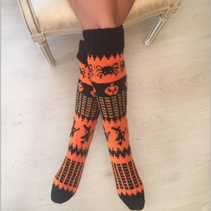 Halloween Woman Knee Socks Pattern, Knitting Pattern, Halloween Costume Pattern, Black and Orange Pumpkin Socks image 1