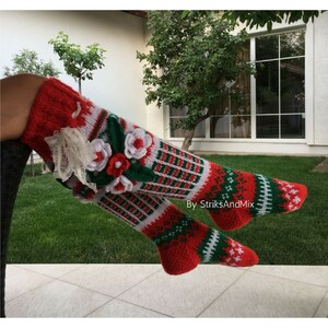 2 種類の編み物クリスマス ソックス パターンのセット、インスタント ダウンロード DIY クリスマス 編み物パターン、足首と膝丈の女性用ソックス、赤、緑、白 画像 7