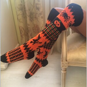 Halloween Woman Knee Socks Pattern, Knitting Pattern, Halloween Costume Pattern, Black and Orange Pumpkin Socks image 7