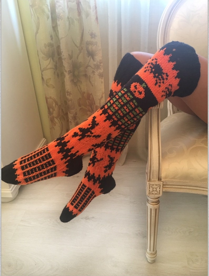 Halloween Woman Knee Socks Pattern, Knitting Pattern, Halloween Costume Pattern, Black and Orange Pumpkin Socks image 7