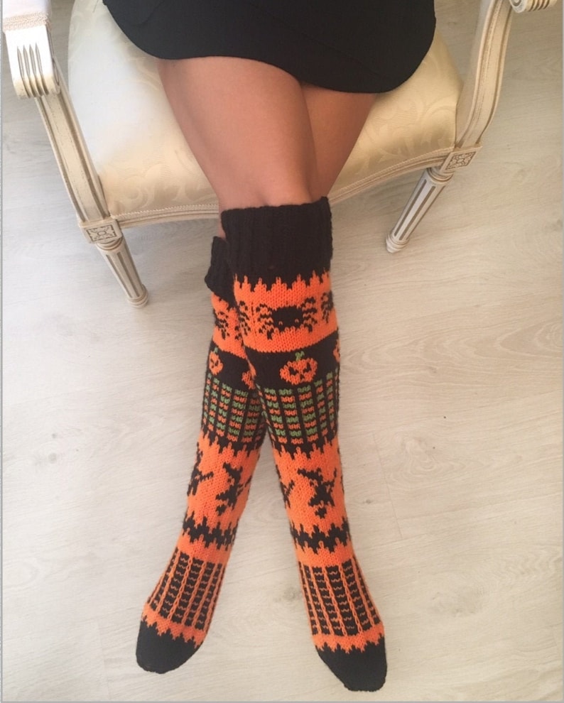 Halloween Woman Knee Socks Pattern, Knitting Pattern, Halloween Costume Pattern, Black and Orange Pumpkin Socks image 1