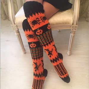 Halloween Woman Knee Socks Pattern, Knitting Pattern, Halloween Costume Pattern, Black and Orange Pumpkin Socks image 6