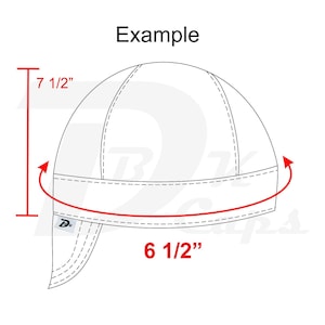 Puede incluir: Un dibujo en blanco y negro de una gorra de calavera con una altura de 7 1/2 pulgadas y una circunferencia de 6 1/2 pulgadas. La gorra tiene una costura en el centro de la parte superior y una solapa que cubre las orejas. La gorra está etiquetada como "Ejemplo".