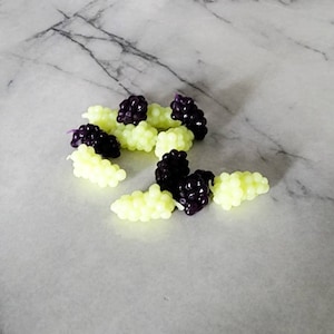 5pc Miniature Grapes Black/Green Dollhouse Fruit