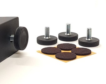 Self-levelling pads for table legs