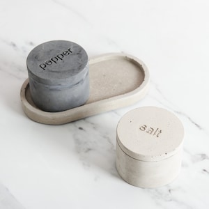 Concrete Salt and Pepper Pinch Pot Set, perfect for a minimal modern kitchen. Salt and pepper pot set in concrete. Salt cellar with lid image 1