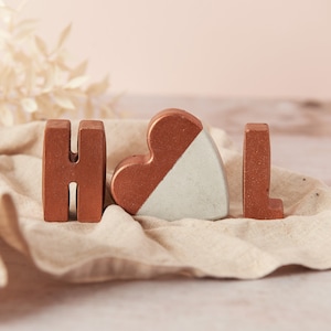 Conjunto inicial de letras de hormigón de cobre con corazón: conjunto de regalos del 7.º aniversario, decoración del hogar personalizada y elegante