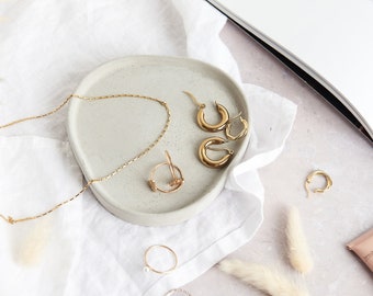 Concrete Trinket Jewellery Dish || Women's bedside tray || Minimal tray perfect for sorting rings, watches and jewellery