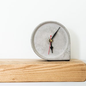 Round minimal concrete clock, modern desk clock, perfect for the office or mantlepiece image 3