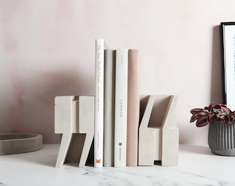 Sujetalibros de marcas de discurso de hormigón hechos a mano - Extremos de libros de hormigón de marca de voz, sujetalibros disponibles para pedir individualmente o en par