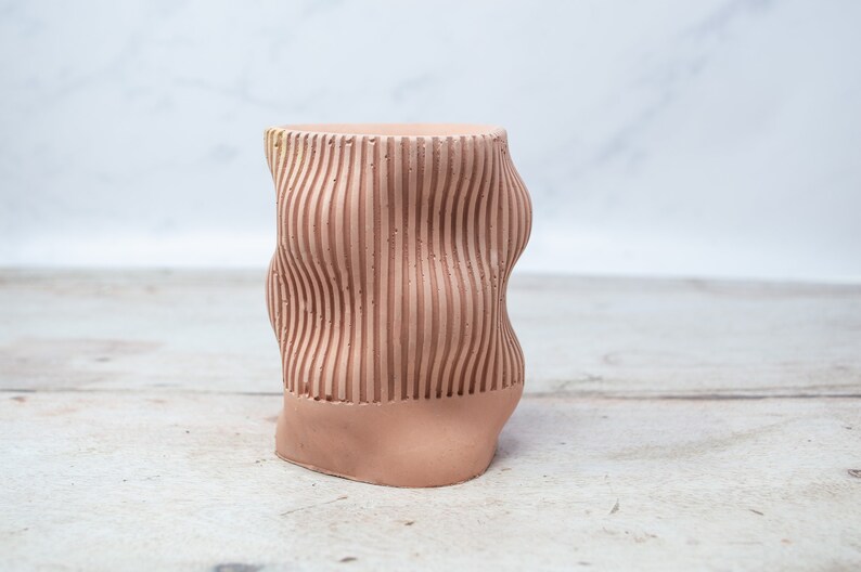 Minimal concrete toothbrush holder, two styles and multiple concrete colours available. Perfect minimal bathroom decor Pink Concrete