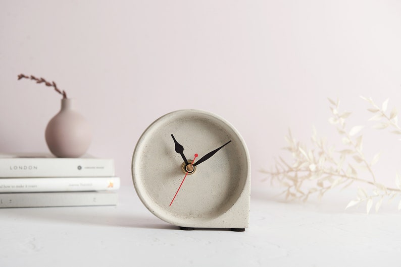 Round minimal concrete clock, modern desk clock, perfect for the office or mantlepiece Raw Concrete (Grey)