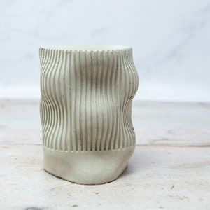 Minimal concrete toothbrush holder, two styles and multiple concrete colours available. Perfect minimal bathroom decor image 7