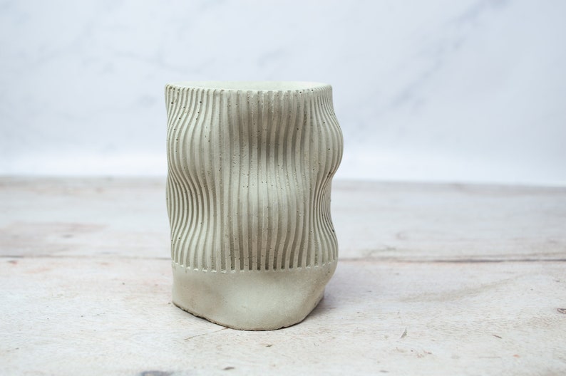 Minimal concrete toothbrush holder, two styles and multiple concrete colours available. Perfect minimal bathroom decor Raw Concrete (Grey)