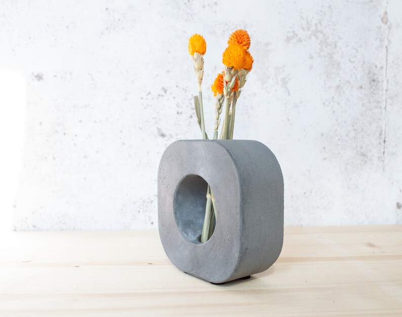 Minimalist round Concrete Vase, handmade Concrete vase, perfect for dried flowers image 5