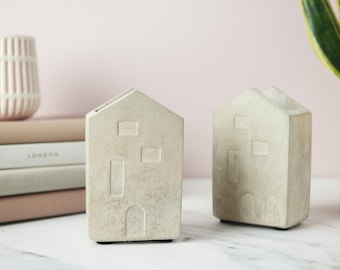 Concrete House Bookends: Pen & Plant Holder, Unique Desk Decor
