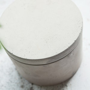 Concrete Salt and Pepper Pinch Pot Set, perfect for a minimal modern kitchen. New home gift Plain Pot and Lid