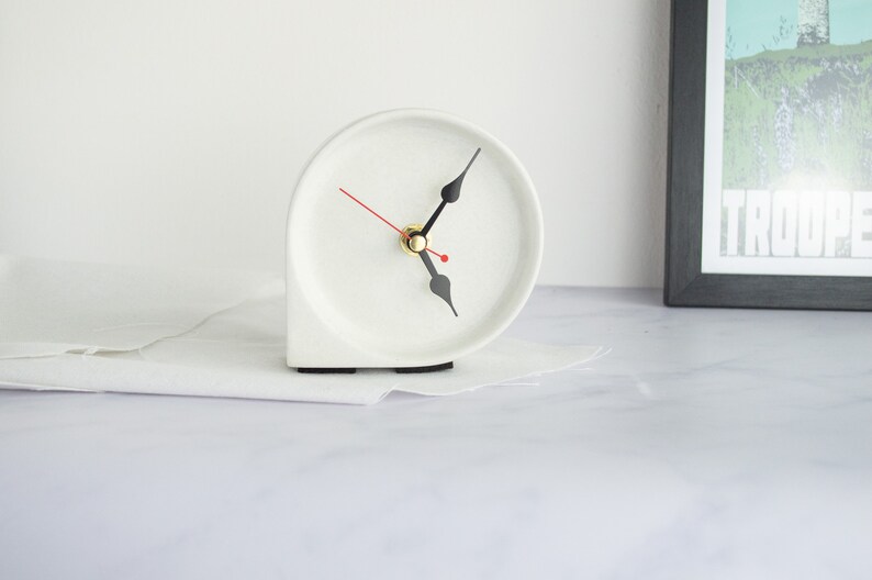 Round minimal concrete clock, modern desk clock, perfect for the office or mantlepiece White Concrete