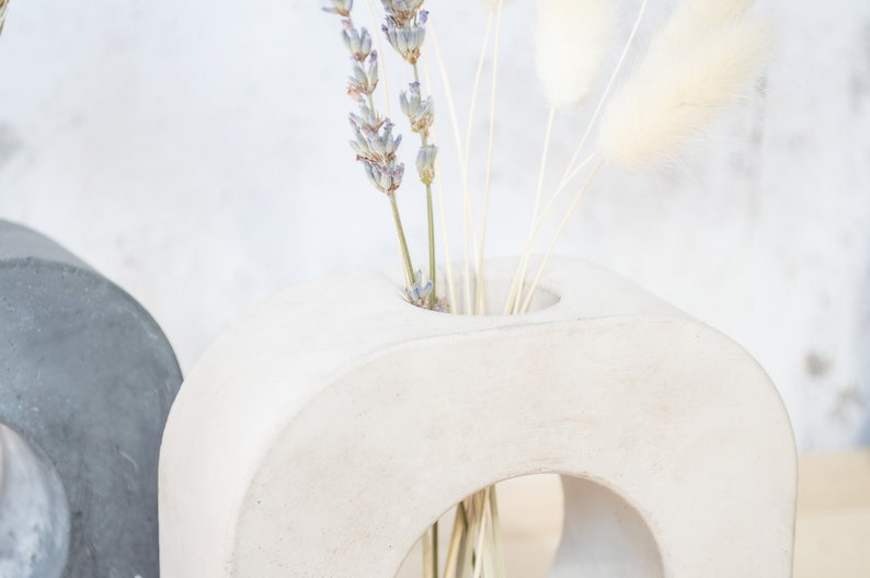 Minimalist round Concrete Vase, handmade Concrete vase, perfect for dried flowers image 6