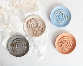 Rainbow Concrete Dish - Engraved Colorful Design for Jewelry Storage