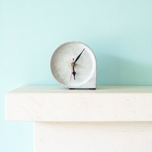 Round minimal concrete clock, modern desk clock, perfect for the office or mantlepiece image 5