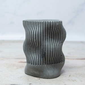 Minimal concrete toothbrush holder, two styles and multiple concrete colours available. Perfect minimal bathroom decor Dark Grey Concrete