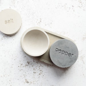 Concrete Salt and Pepper Pinch Pot Set, perfect for a minimal modern kitchen. Salt and pepper pot set in concrete. Salt cellar with lid image 3