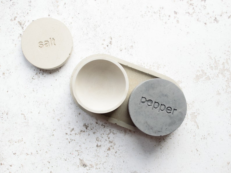 Concrete Salt and Pepper Pinch Pot Set, perfect for a minimal modern kitchen. Salt and pepper pot set in concrete. Salt cellar with lid image 3