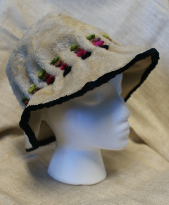 Vintage Ivory Faux Fur Bucket Hat