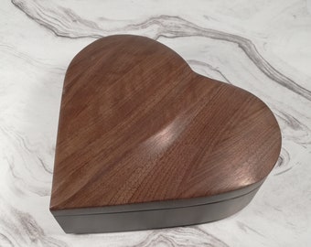 Heart Shaped Jewelry box, Personalized Jewelry box, Mother's Day Gift, Anniversary Gift for Her, Wood Personalized Box