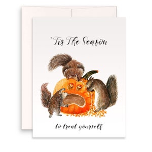 Cartes d'Halloween amusantes Écureuils mangeant de la citrouille - C'est la saison des épices pour citrouilles - Salutations d'automne pour amis