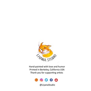 Peut inclure: Un chat jaune avec une expression espi&egrave;gle est pr&eacute;sent&eacute; dans un logo pour Liyana Studio. Le texte "Liyana Studio" est &eacute;crit dans un design circulaire autour de la t&ecirc;te du chat. Le texte "Peint &agrave; la main avec amour et humour" est sous le logo. Le texte "Imprim&eacute; &agrave; Berkeley, Californie, &Eacute;tats-Unis" est sous la premi&egrave;re ligne de texte. Le texte "Merci de soutenir les artistes" est sous la deuxi&egrave;me ligne de texte. Des ic&ocirc;nes de m&eacute;dias sociaux pour Instagram, Twitter et Facebook sont sous la troisi&egrave;me ligne de texte. Le texte "@LiyanaStudio" est sous les ic&ocirc;nes de m&eacute;dias sociaux.