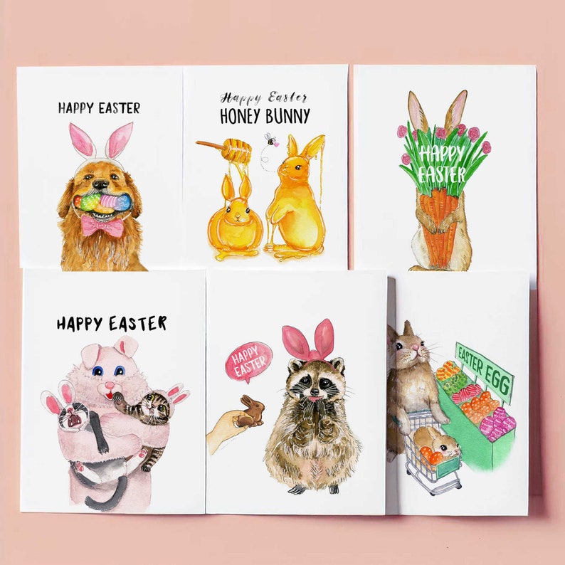 Op de afbeelding: Zes ge&iuml;llustreerde kaarten met een Happy Easter-thema. Elke kaart toont een ander dier met konijnenoren en houdt paaseieren vast. De dieren zijn een hond, een konijn, een wasbeer, een varken en een kat. De kaarten zijn allemaal wit met zwarte tekst.