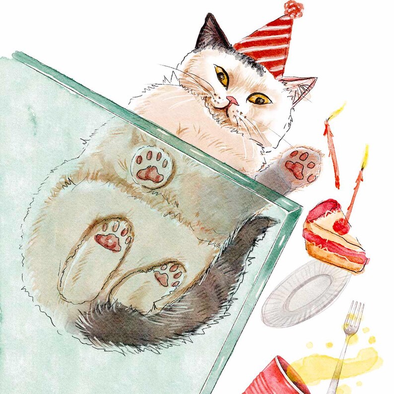 Pu&ograve; includere: Illustrazione ad acquerello di un gatto con un cappello da festa, sdraiato sulla schiena. Il gatto &egrave; color crema e grigio, con cuscinetti rosa. Una fetta di torta, candele e una bevanda versata sono anche nell'immagine.