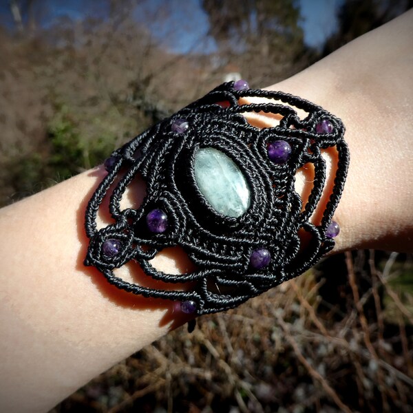 Aquamarin und Amethyst, breites Macramé Armband