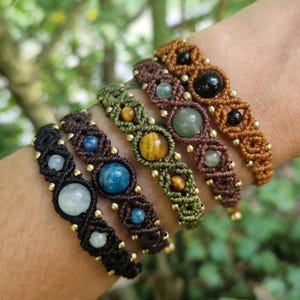 Makramee Armband personalisierbar – Mondstein, Labradorit, Aventurin – verstellbares Boho Armband mit Edelstein– und Messinperlen image 1