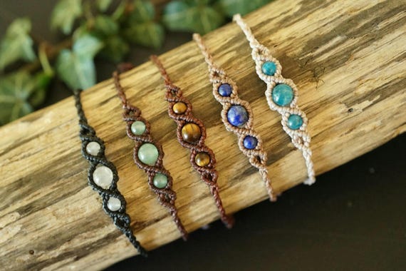 Makramee Edelstein Armband personalisierbar – Mondstein, Labradorit, Aventurin – verstellbares Boho Armband mit Edelsteinperlen
