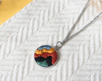 Handmade embroidered pendant necklace, stainless steel hand-embroidered pendant necklace