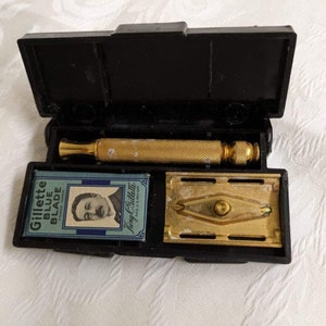 Vtg. Gillette gold toned metal blade and case set.