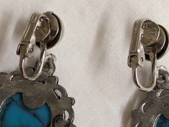 Vtg. screwback earrings: silvertoned metal, blue … - image 8