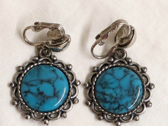 Vtg. screwback earrings: silvertoned metal, blue … - image 7